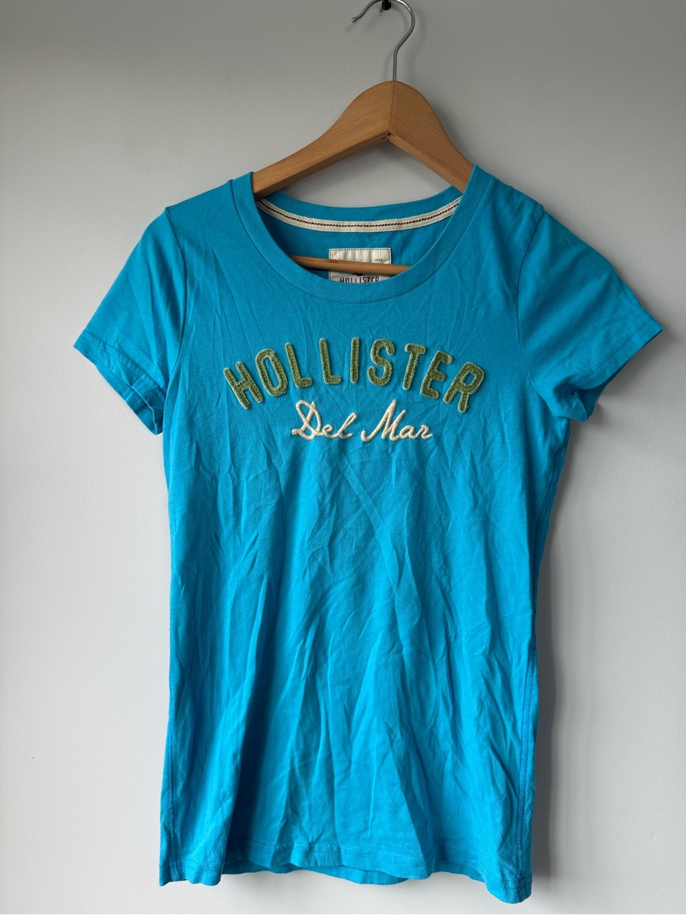 (L) Hollister Bright Turquoise Del Mar Embroidered Logo Tee
